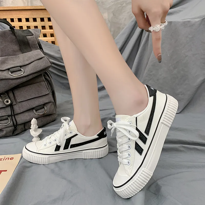 2021 Low Top Original Canvas Walking Female Shoes Flats White Sneakers Women′ S Casual Shoes