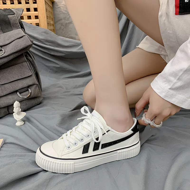2021 Low Top Original Canvas Walking Female Shoes Flats White Sneakers Women′ S Casual Shoes