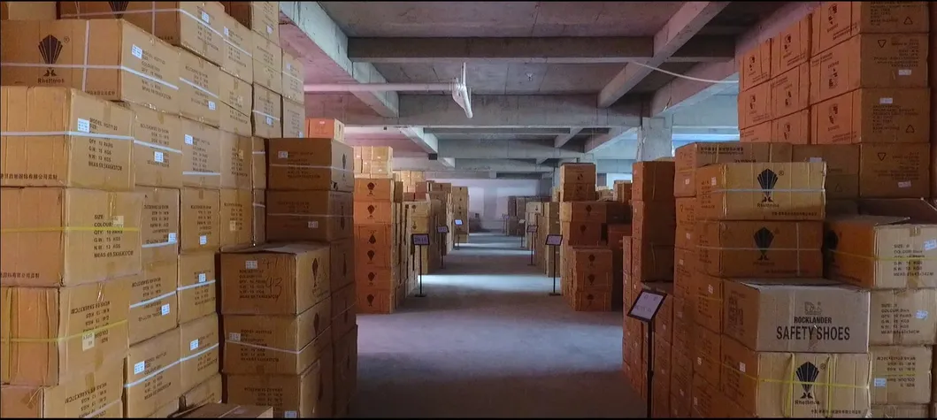 Labor Wholesal Construction Anti-Skid Anti-Smashing Work Shop Anti-Puncture Oil and Alkali Ventilation Welding Ox Tendon Sole Protection Anti-Static Shoes