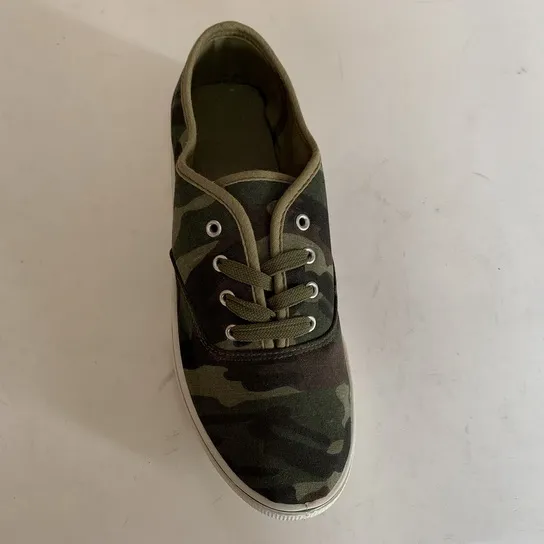 Men′s Camouflage Canvas Fabric Lace up Casual Shoes