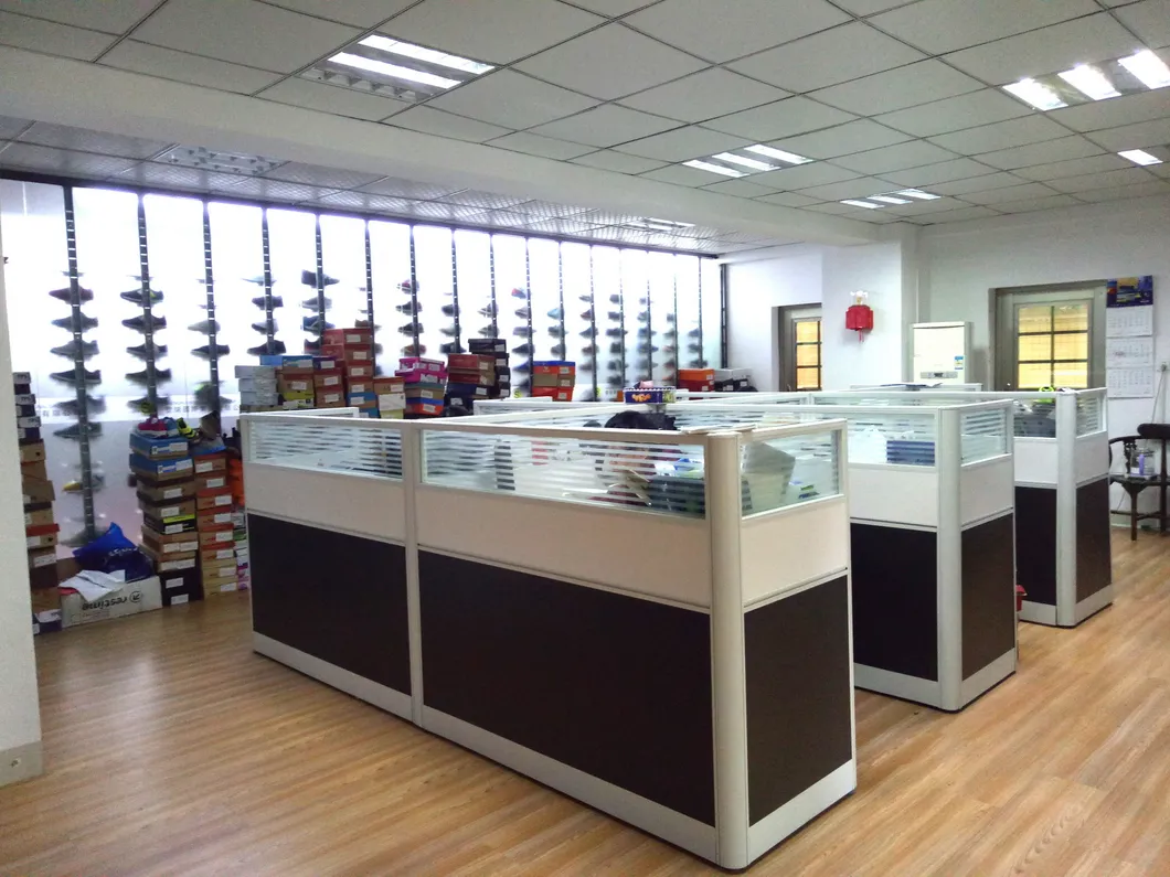 PU Upper Breather Outdoor Kid′s Sport Stock Shoes