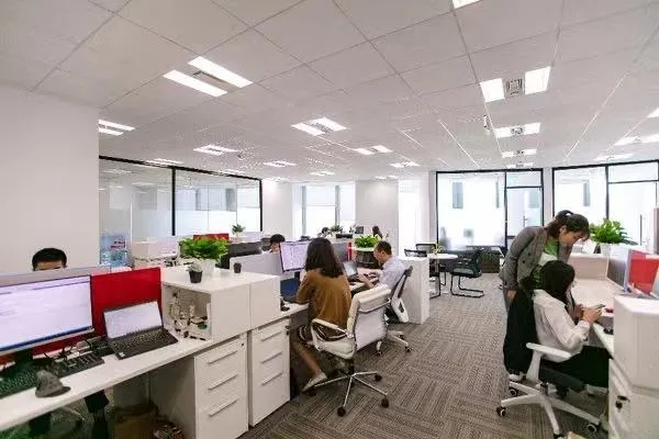 Unisex Mesh Holley Clogs Shoes with EVA Materious