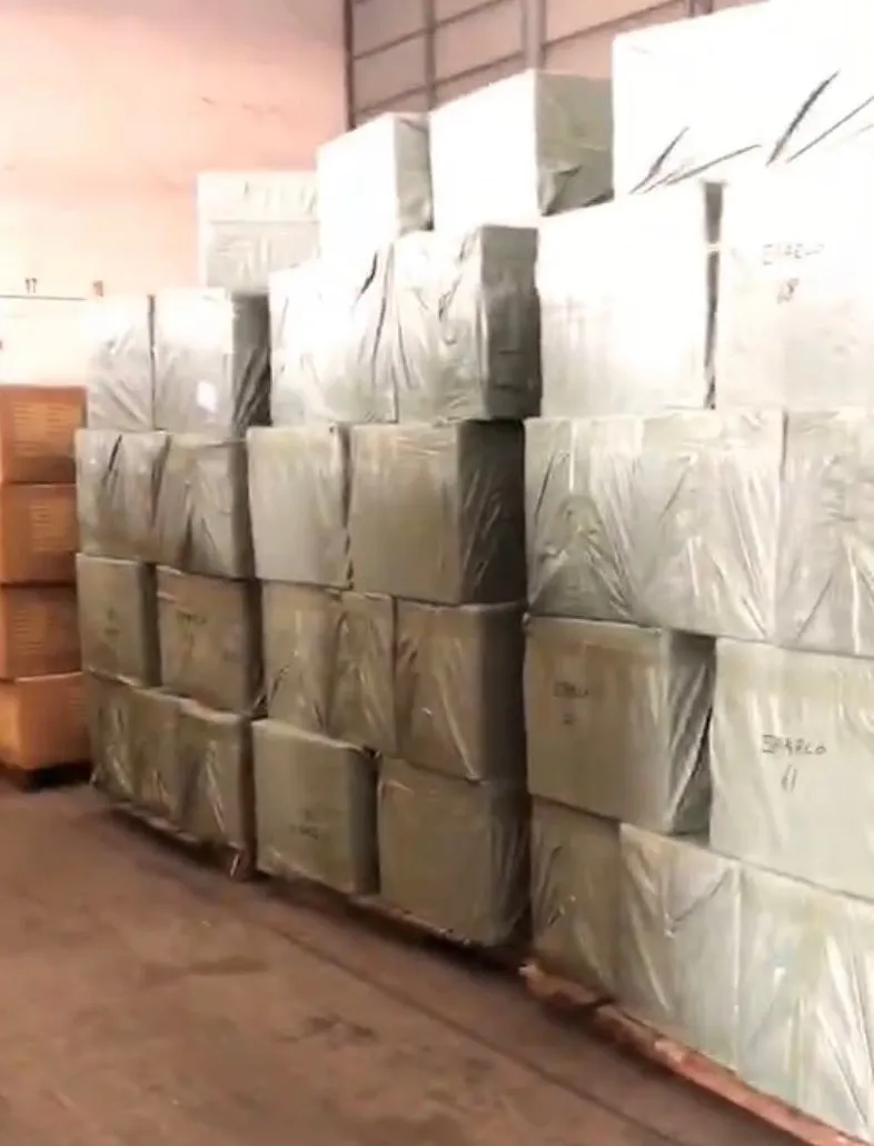 Unisex Mesh Holley Clogs Shoes with EVA Materious