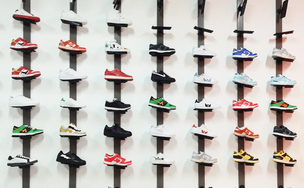 Wholesale High Quality Latest Design Mesh Sports Shoes Casual Running Shoes Men Sneakers
